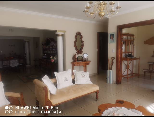 5 BEDROOM FREEHOLD FOR SALE IN BRACKENHURST
